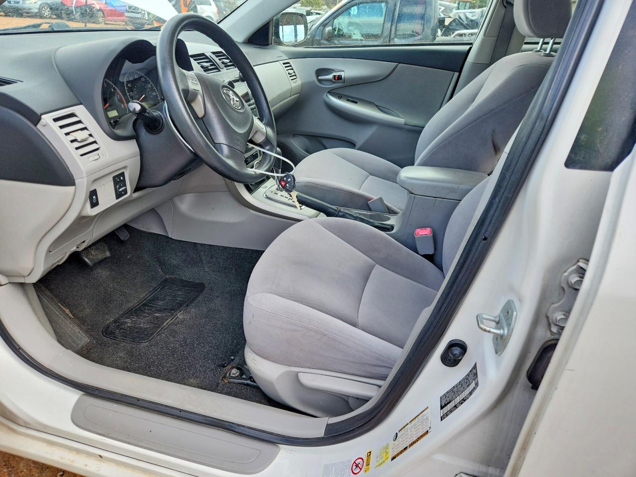 2011 Toyota Corolla Le - Image 7