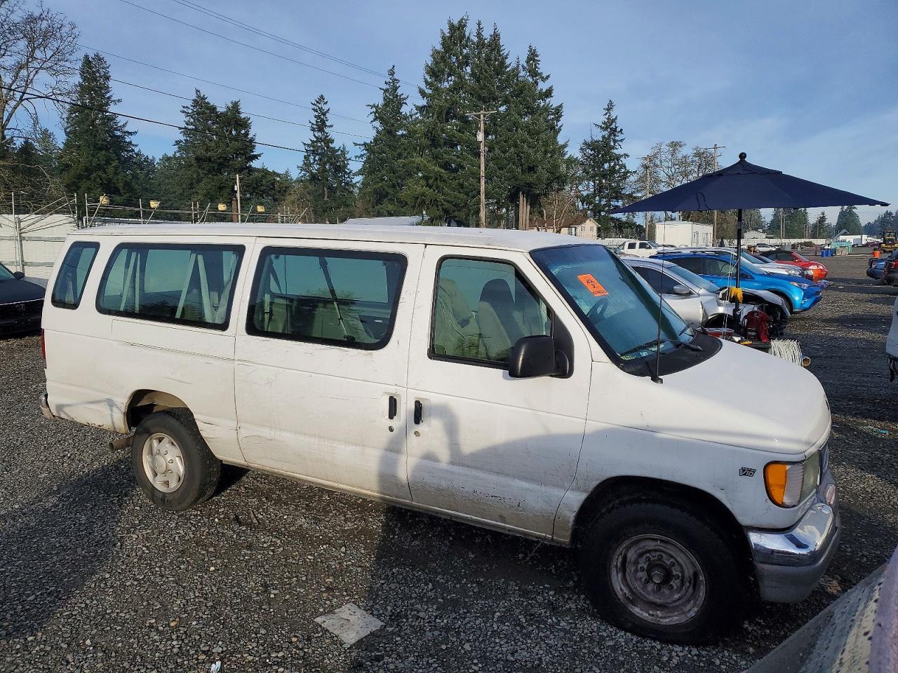 2002 Ford Econoline E350 Super Duty Wagon - Image 4