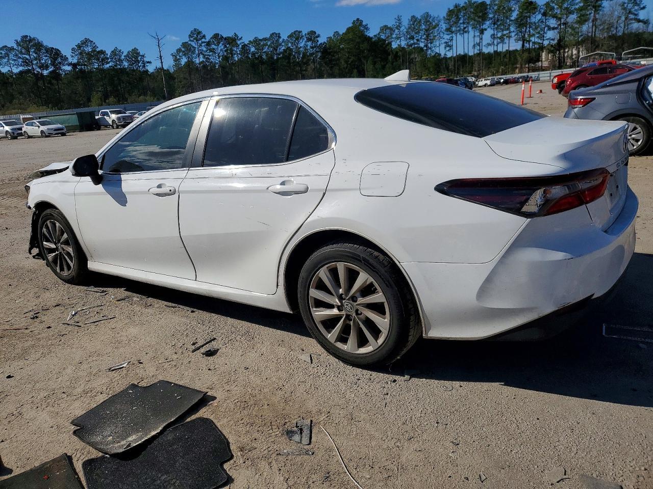 2023 Toyota Camry Le - Фото 2