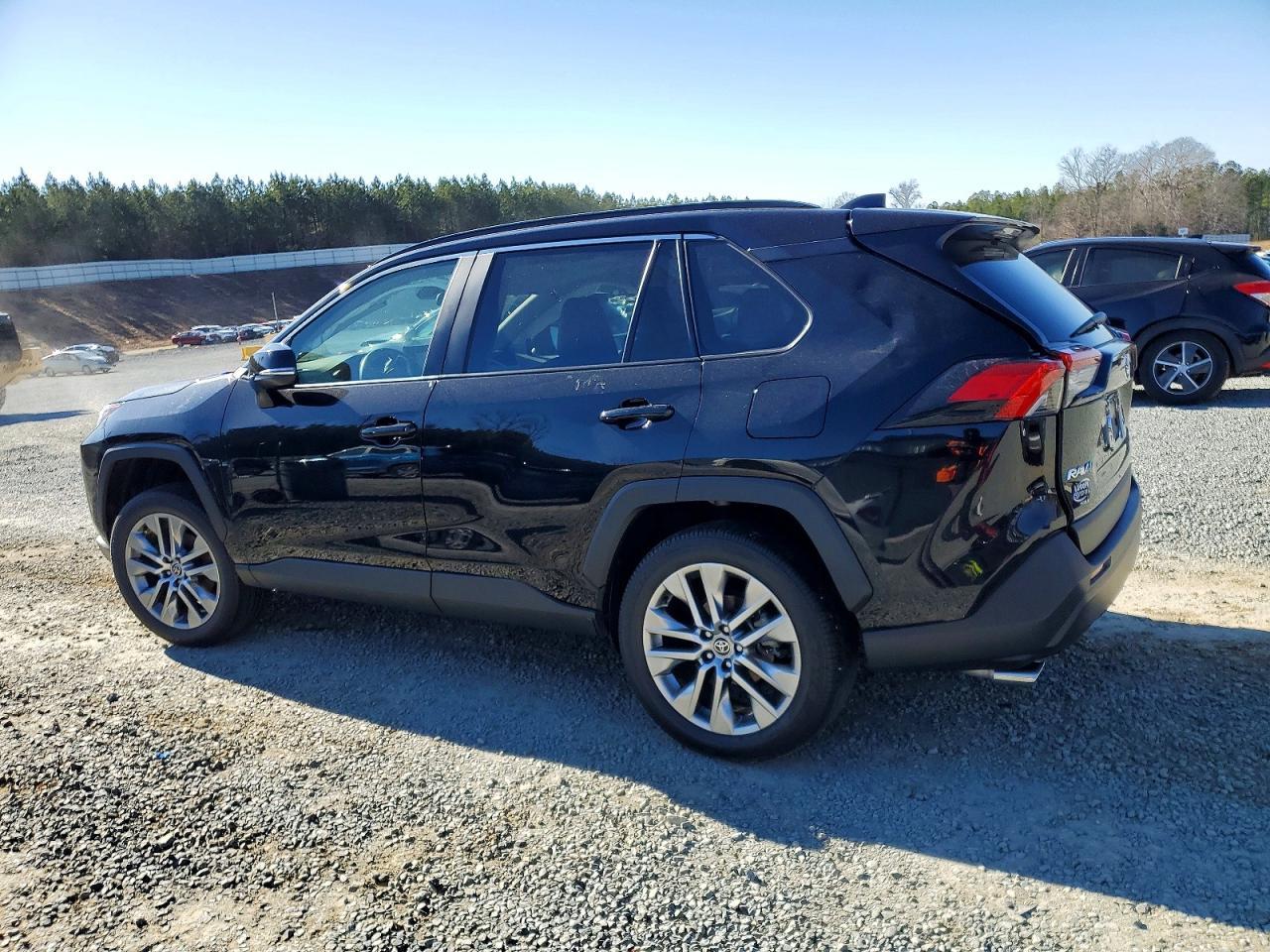 2022 Toyota Rav4 Xle Premium - Image 2