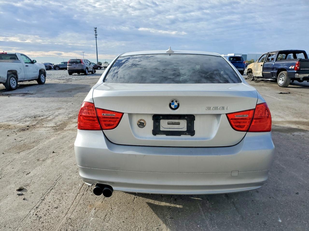 2011 BMW 328 Xi Sulev - Фото 6
