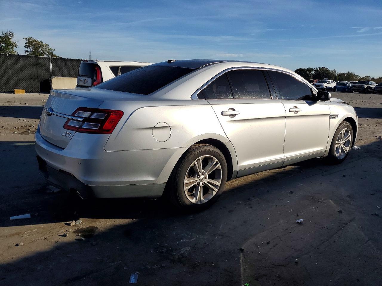 2015 Ford Taurus Sel - Фото 3