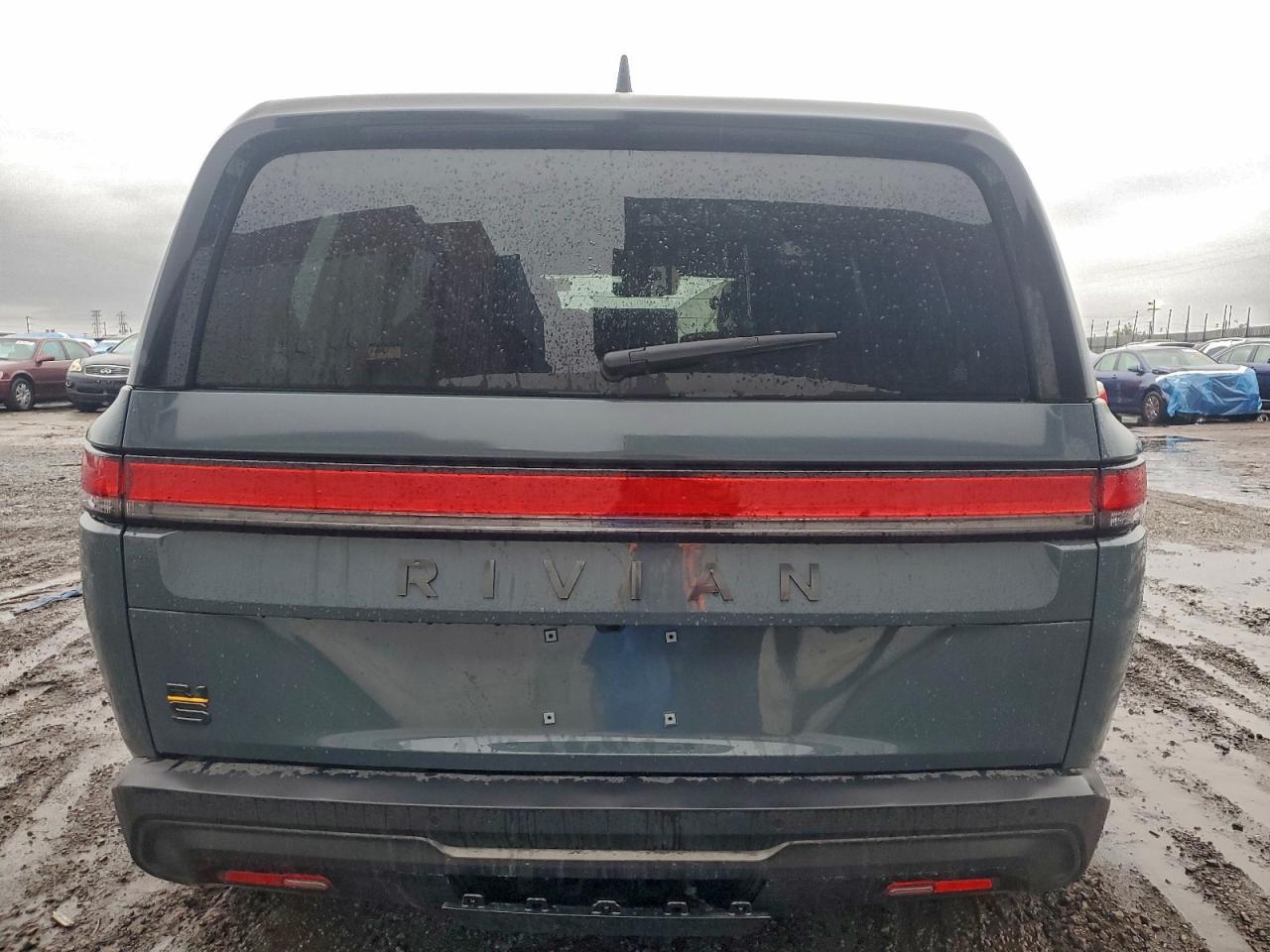2025 Rivian R1S Premium - Image 6