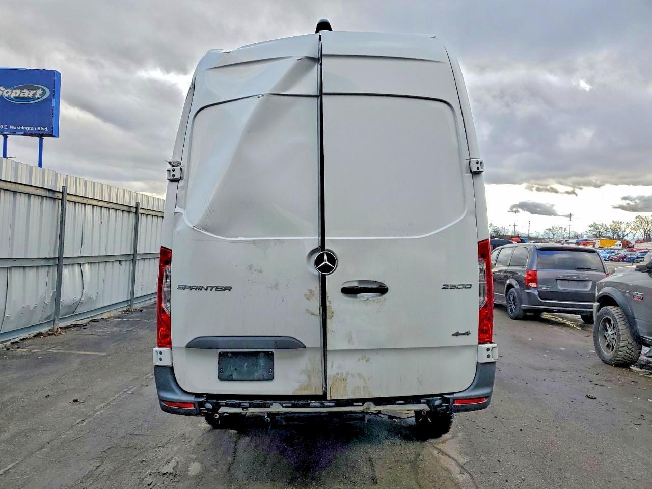 2022 Mercedes-Benz Sprinter 2500 Delivery Van - Фото 6