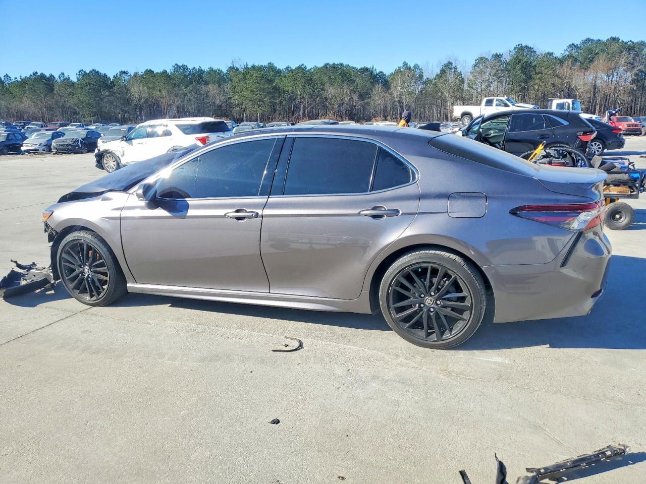 2021 Toyota Camry Xse - Фото 2