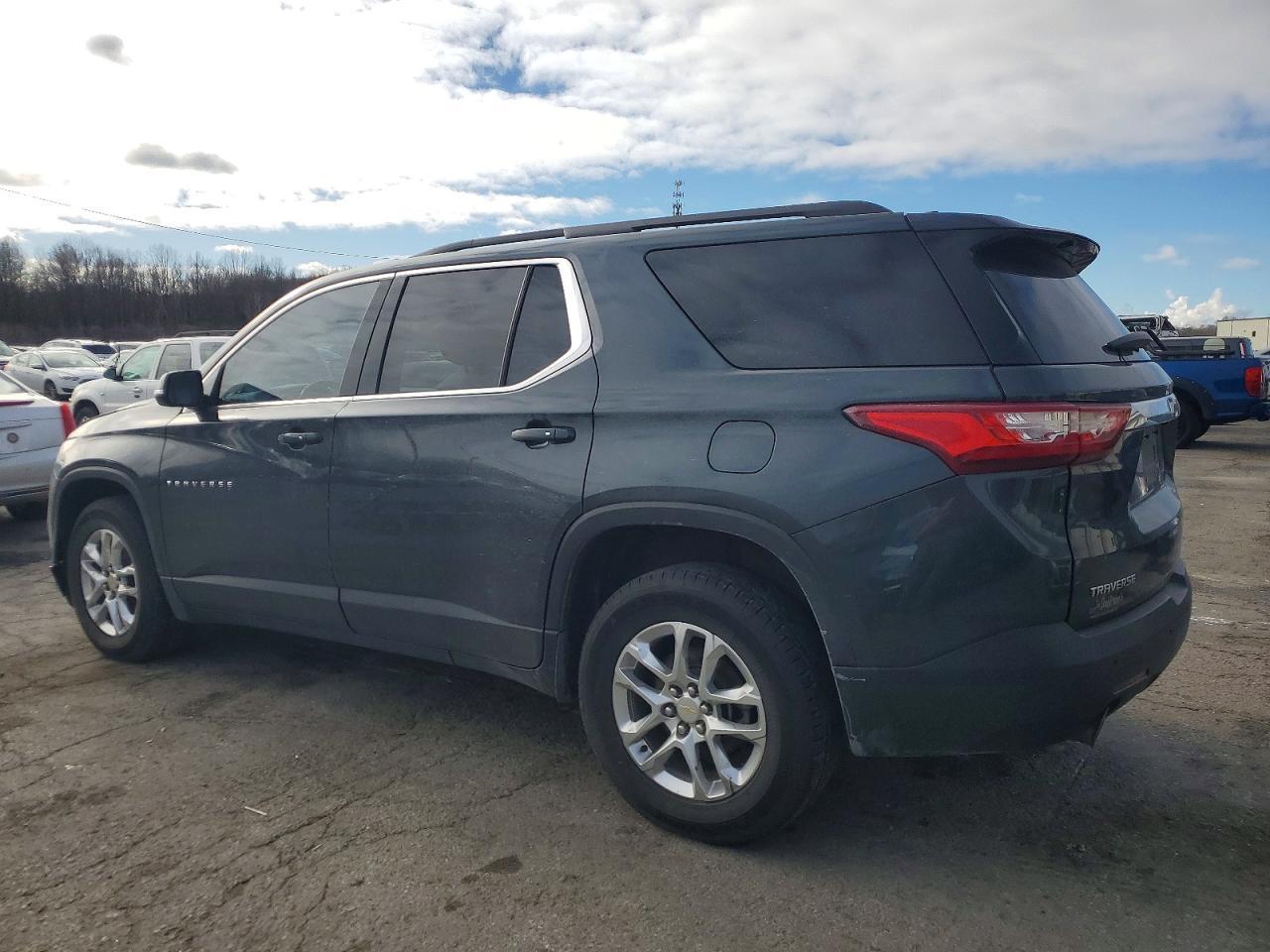 2019 Chevrolet Traverse Lt - Image 2