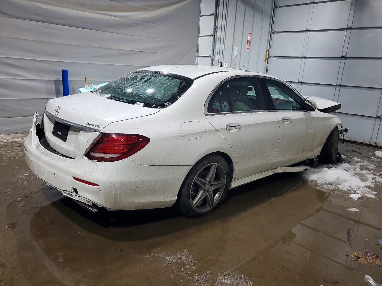 2017 Mercedes-Benz E 300 4Matic - Фото 3