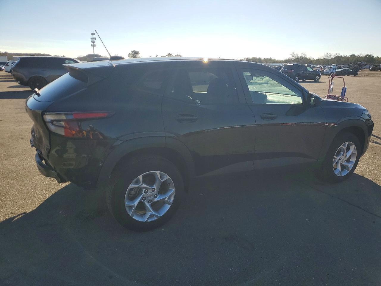 2025 Chevrolet Trax Ls - Фото 3