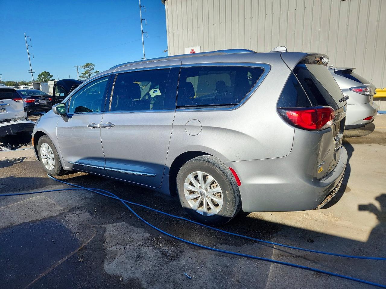 2018 Chrysler Pacifica Touring L - Image 2