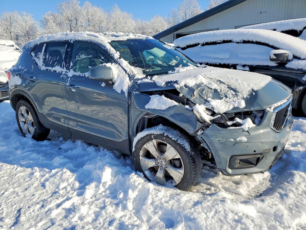 2020 Volvo Xc40 T5 Momentum - Image 4