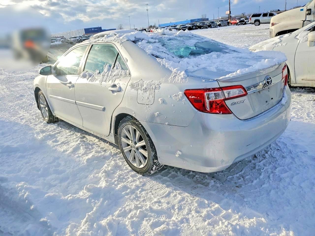 2013 Toyota Camry Hybrid Xle - Фото 2