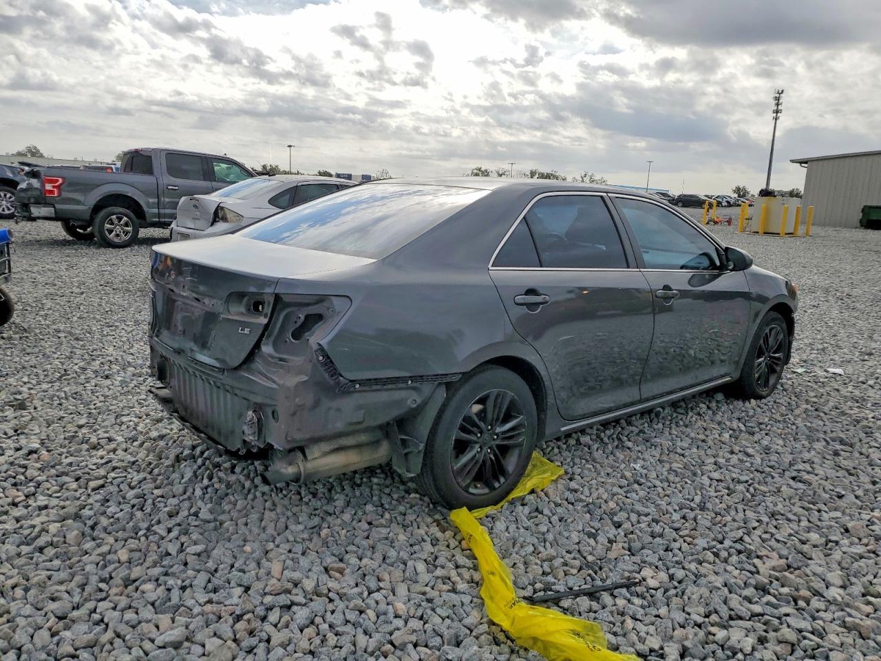 2012 Toyota Camry Le - Фото 3