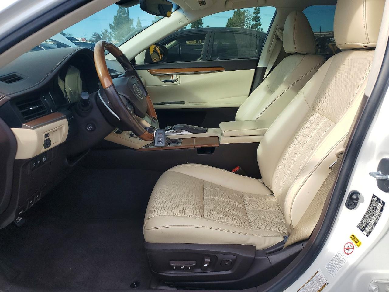 2016 Lexus Es 300H - Фото 7