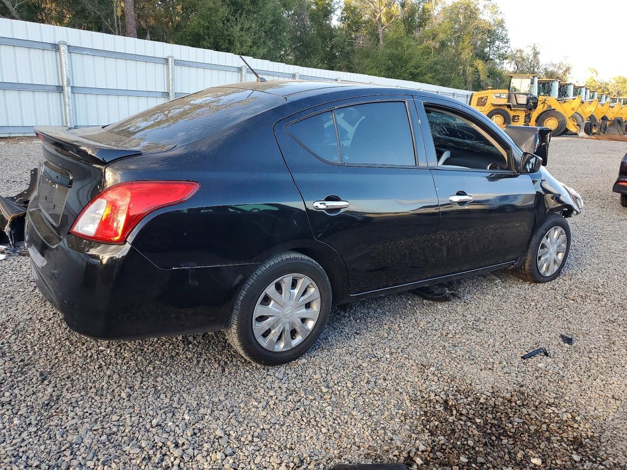 2019 Nissan Versa S - Фото 3