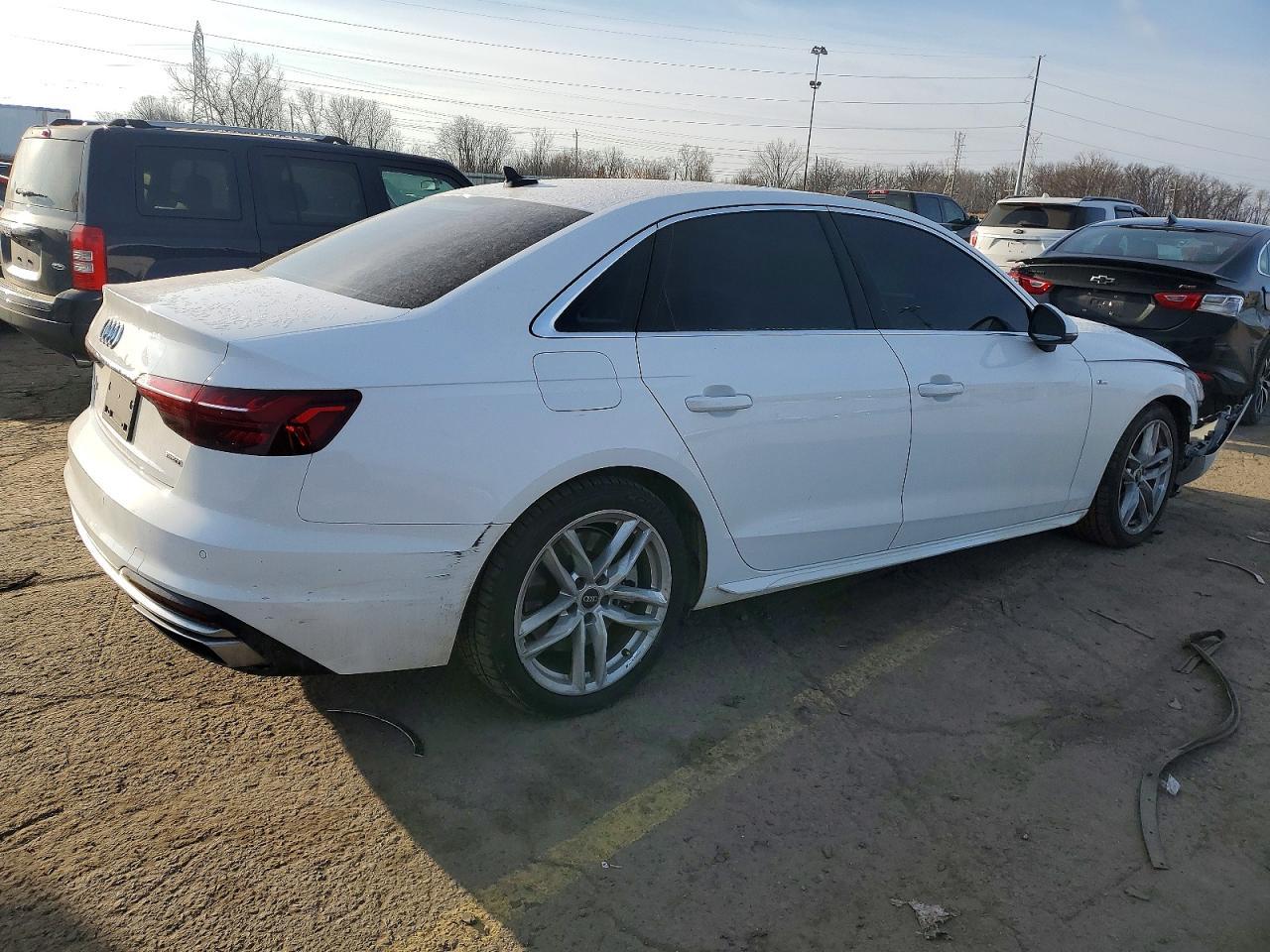 2022 Audi A4 Premium Plus 45 - Фото 3