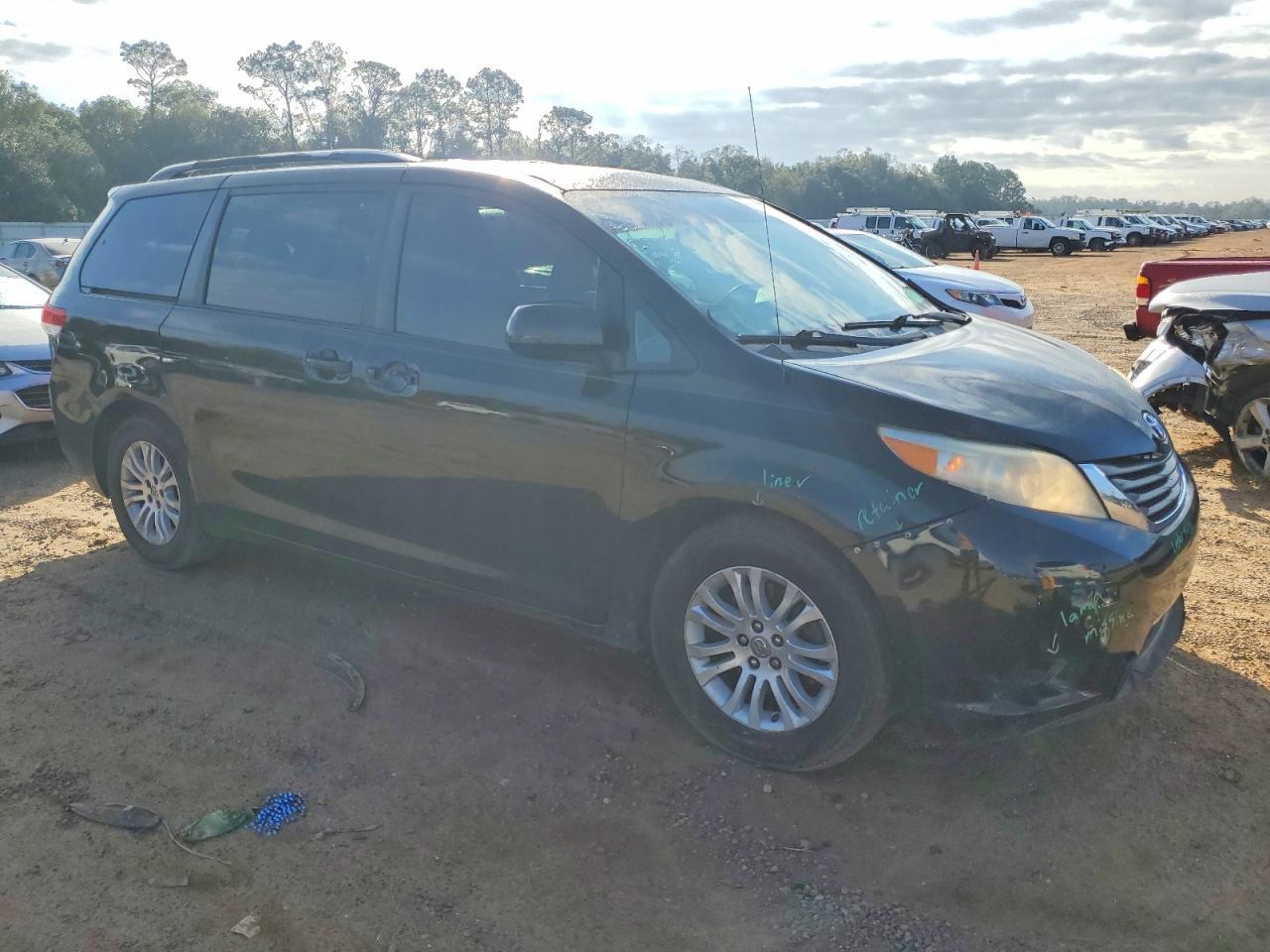2013 Toyota Sienna Xle - Фото 4
