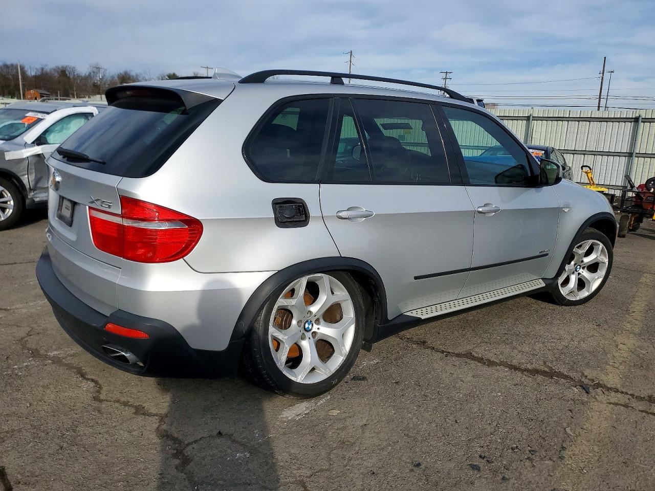 2009 BMW X5 xDrive48I - Фото 3