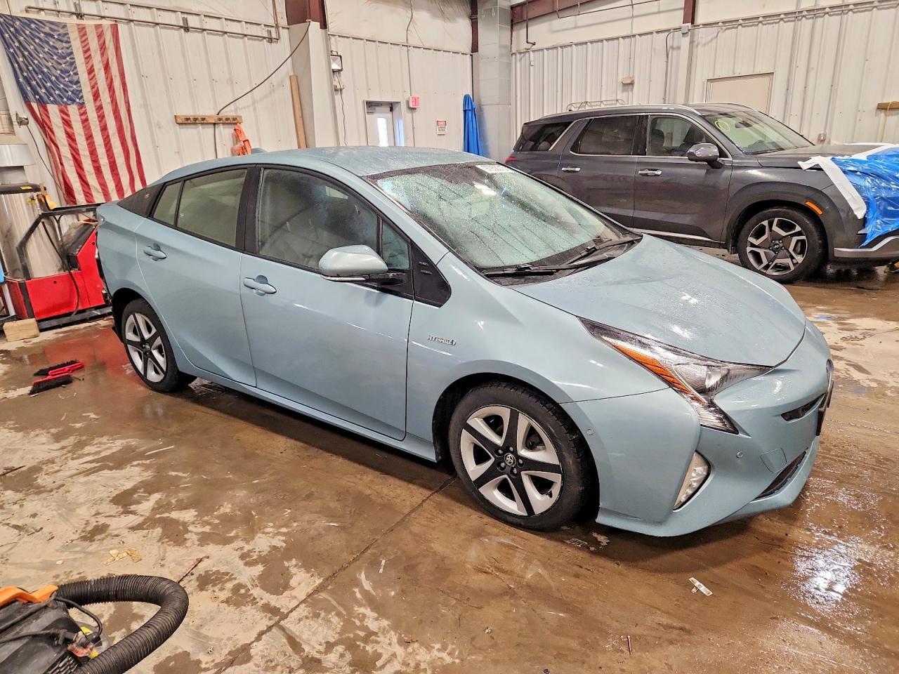 2017 Toyota Prius Four Touring - Image 4