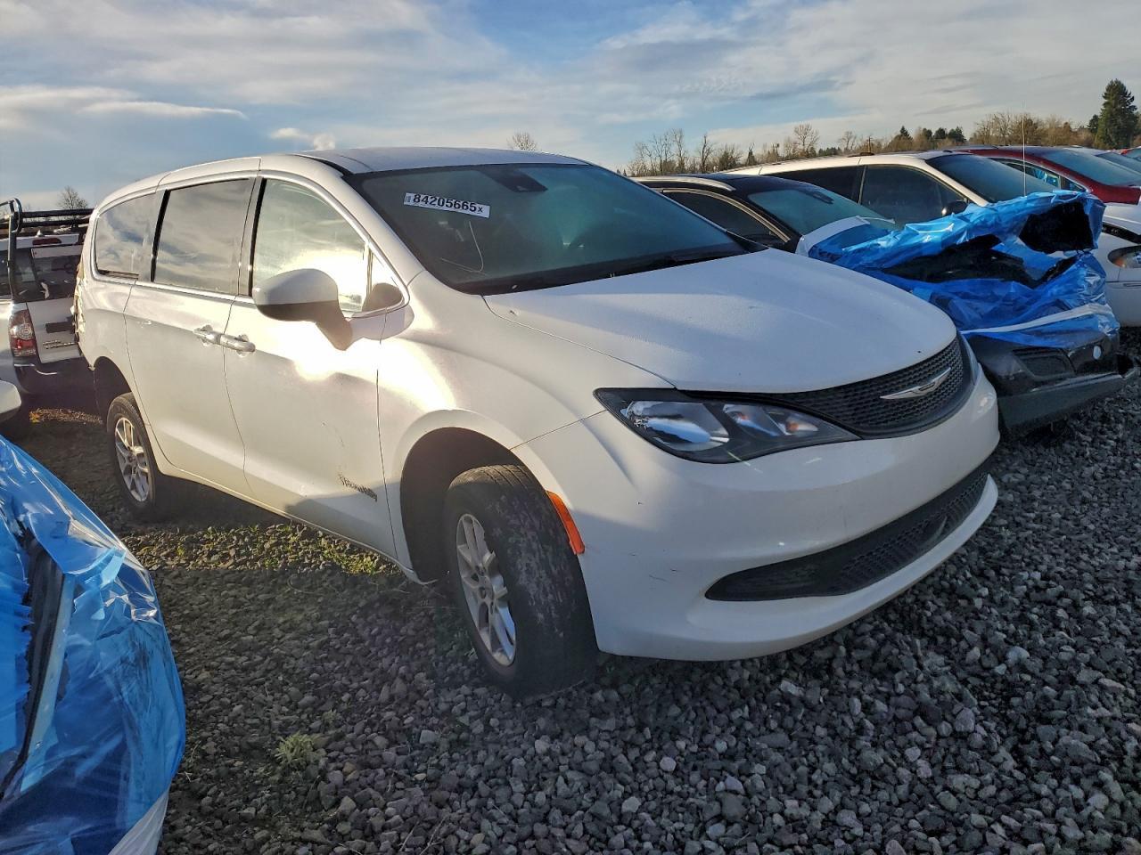 2023 Chrysler Voyager Lx - Image 4