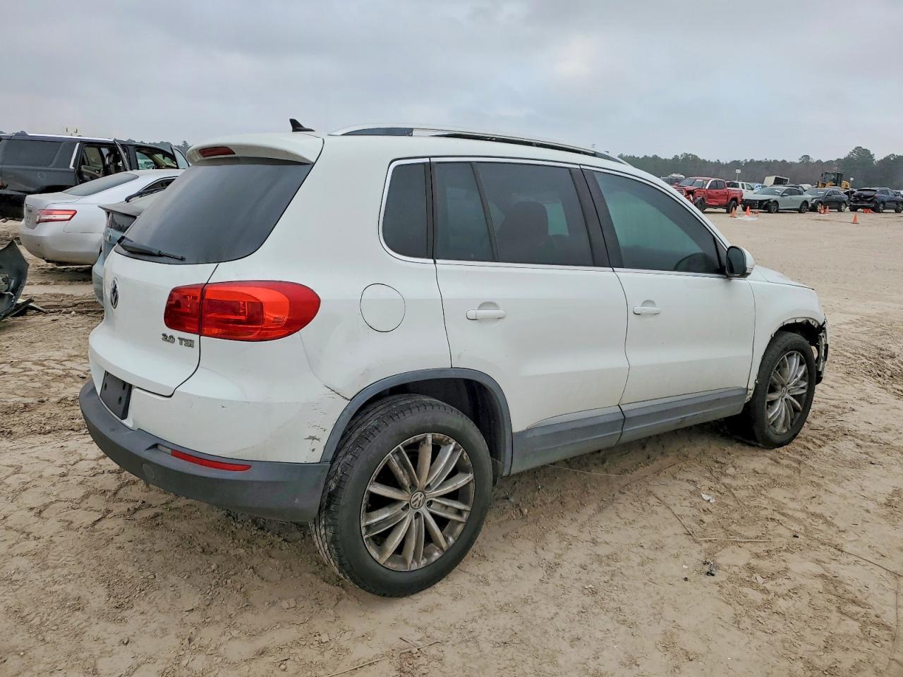 2014 Volkswagen Tiguan S - Фото 3