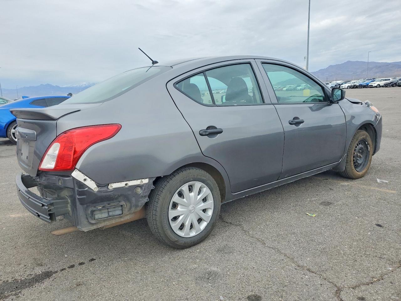 2018 Nissan Versa S - Image 3