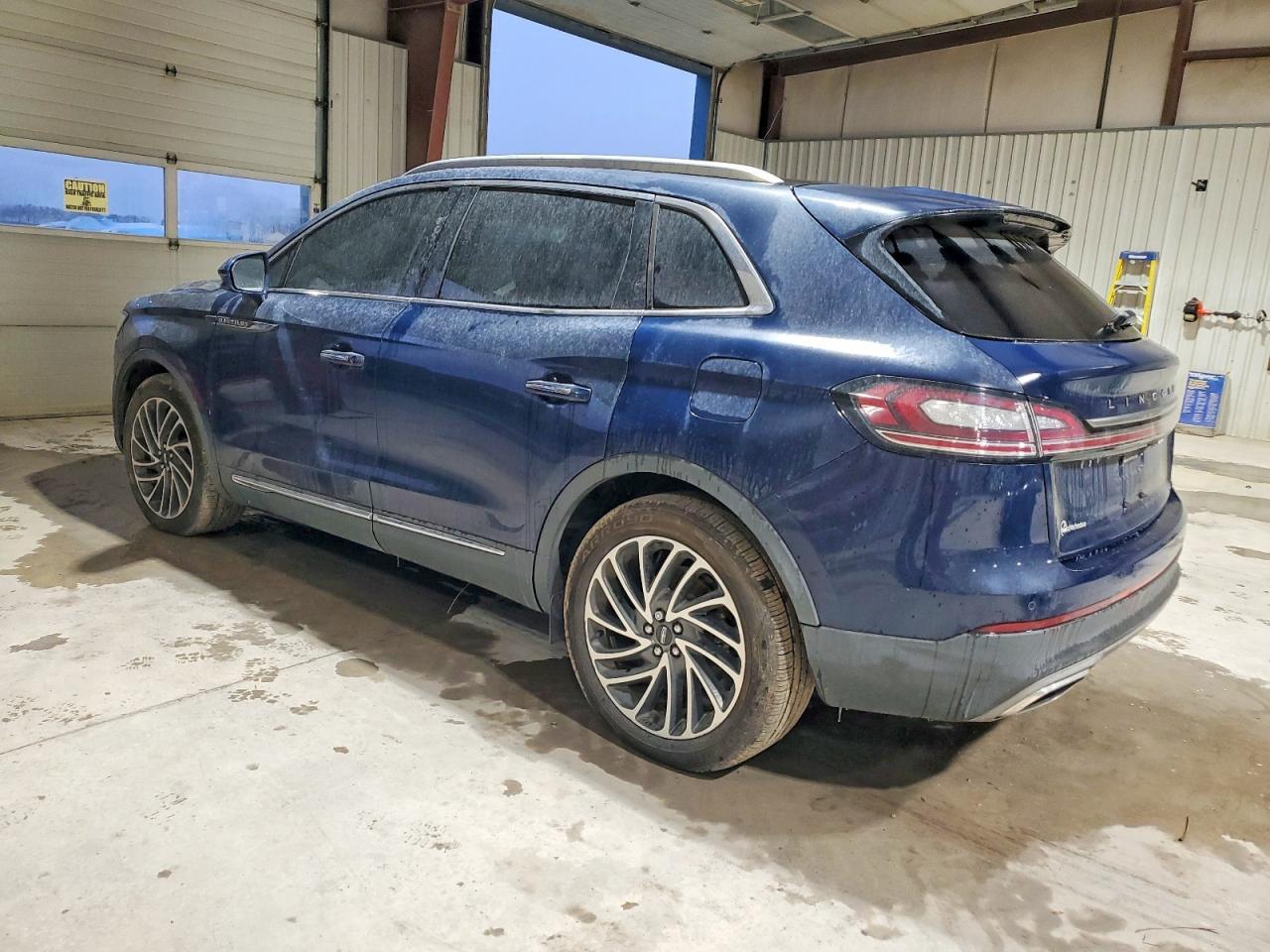 2019 Lincoln Nautilus Reserve - Image 2