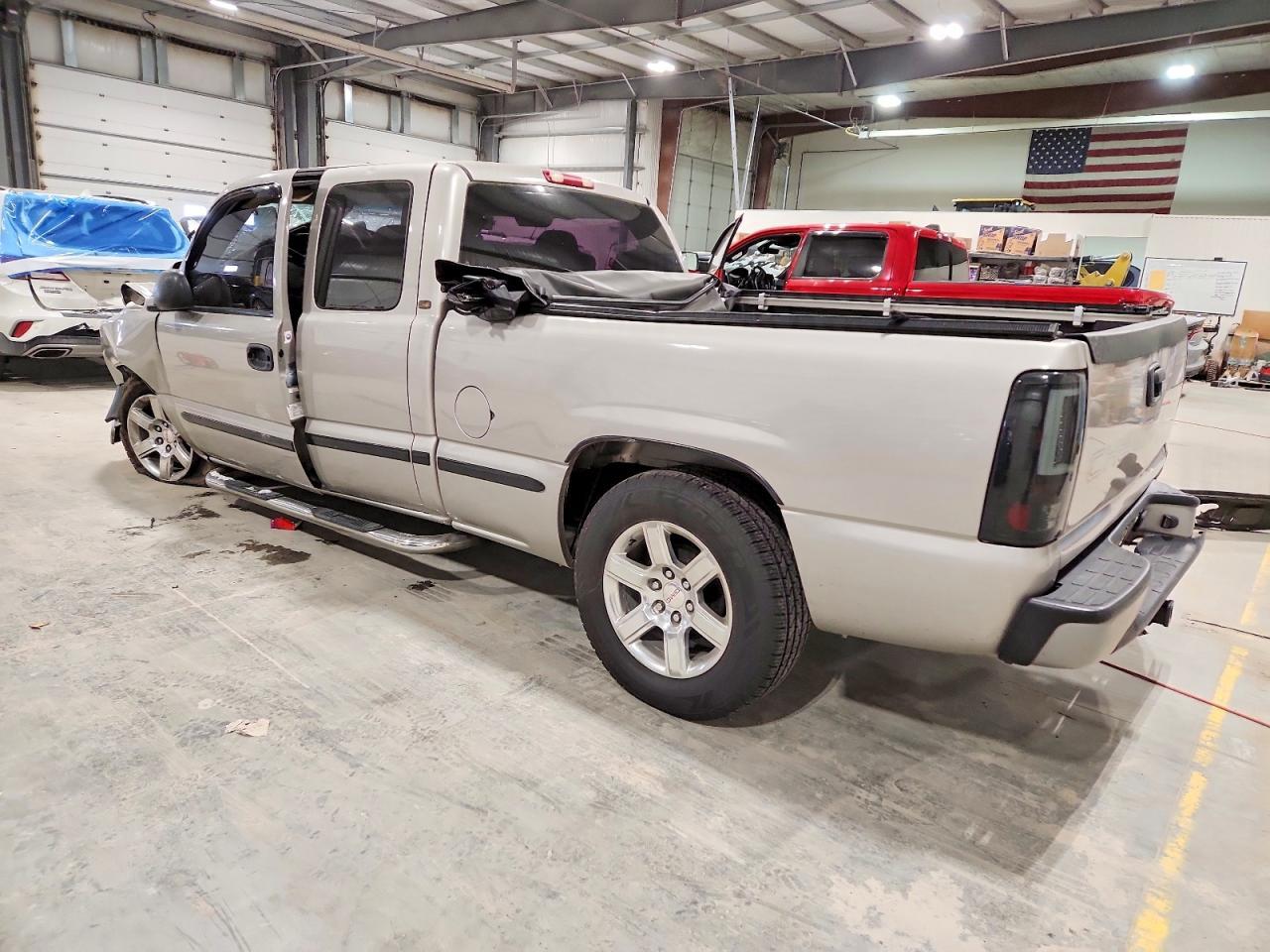 2005 Chevrolet Silverado C1500 - Image 2