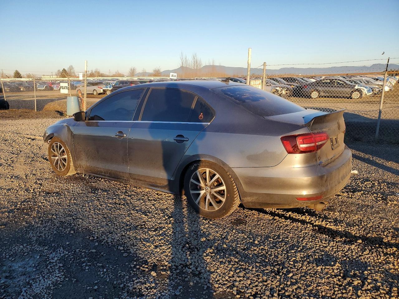 2017 Volkswagen Jetta Se - Image 2