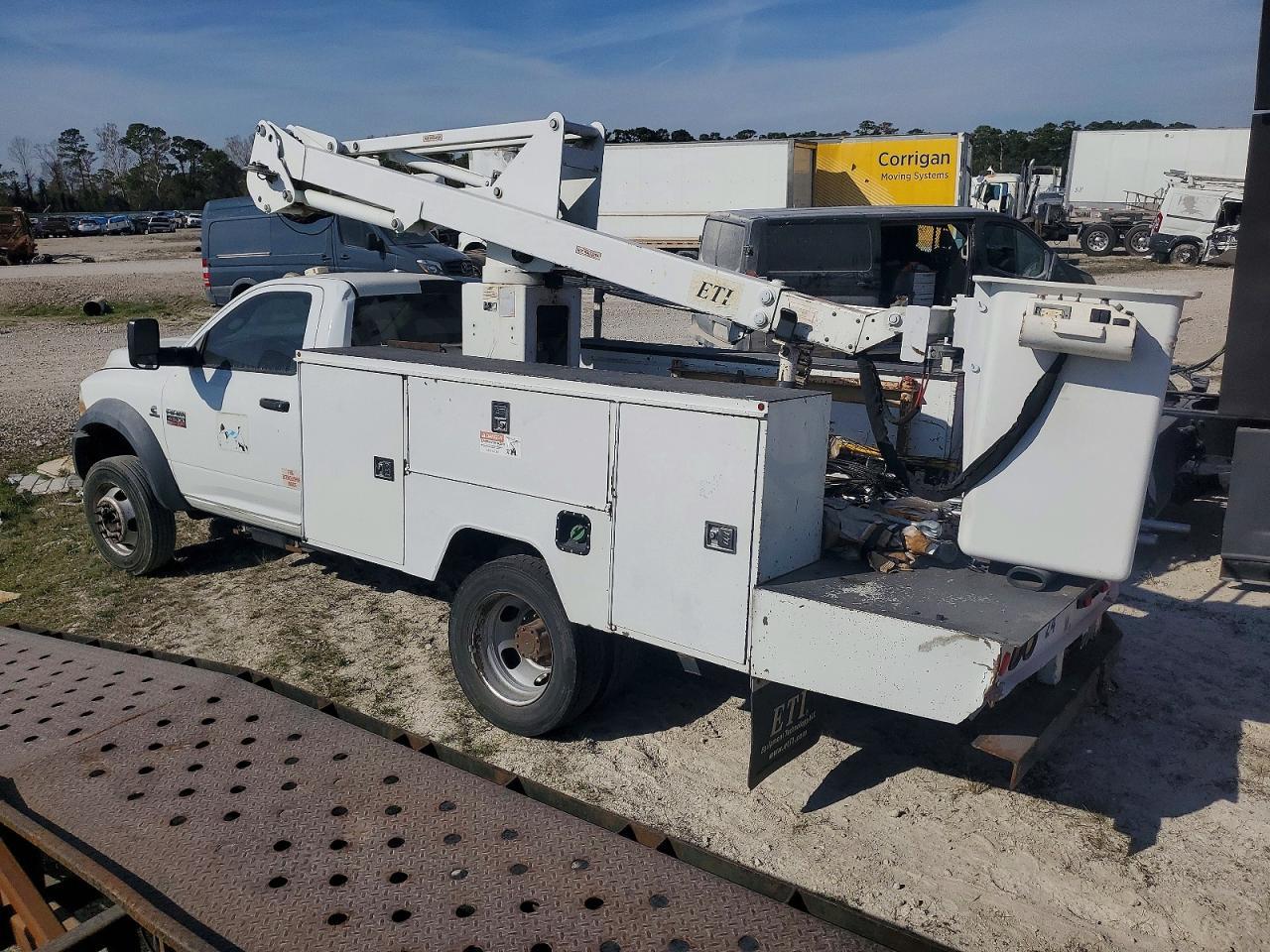 2012 Dodge Ram Bucket Truck - Фото 2