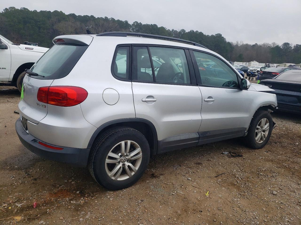 2015 Volkswagen Tiguan S - Image 3