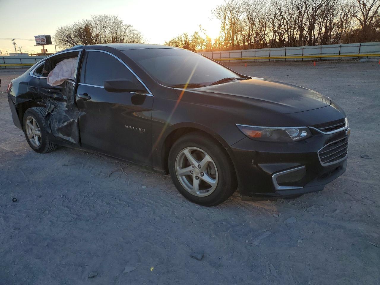 2017 Chevrolet Malibu Ls - Фото 4