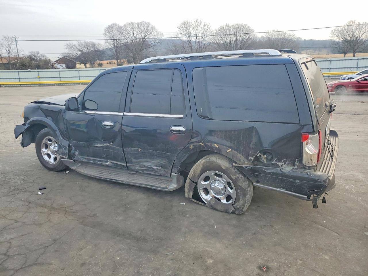 2001 Lincoln Navigator - Image 2