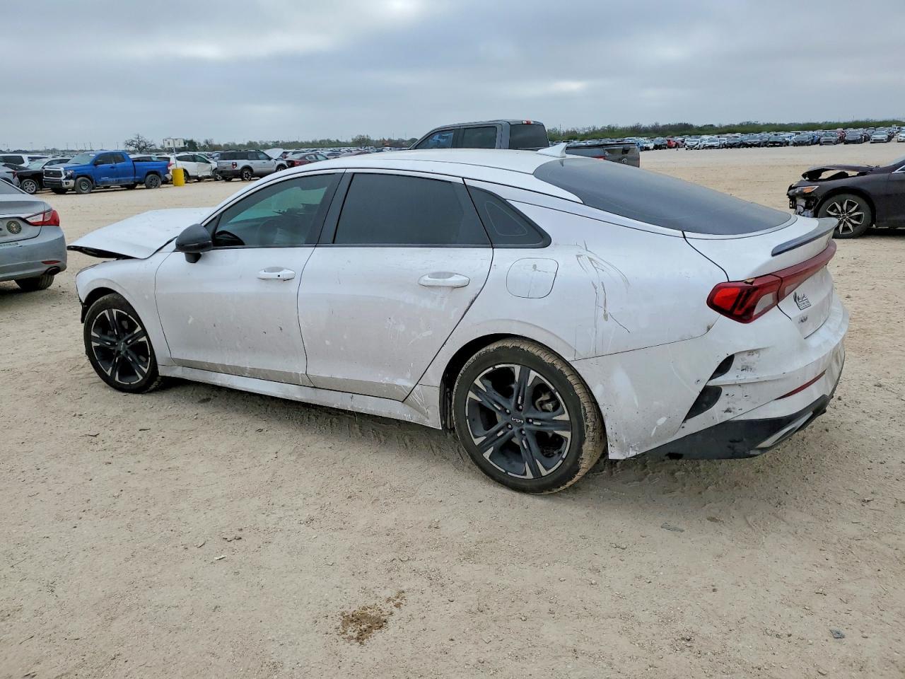 2022 Kia K5 Gt Line - Фото 2