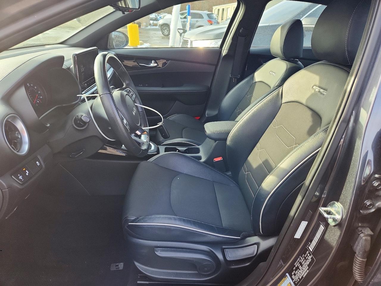 2023 Kia Forte Gt Line - Image 7