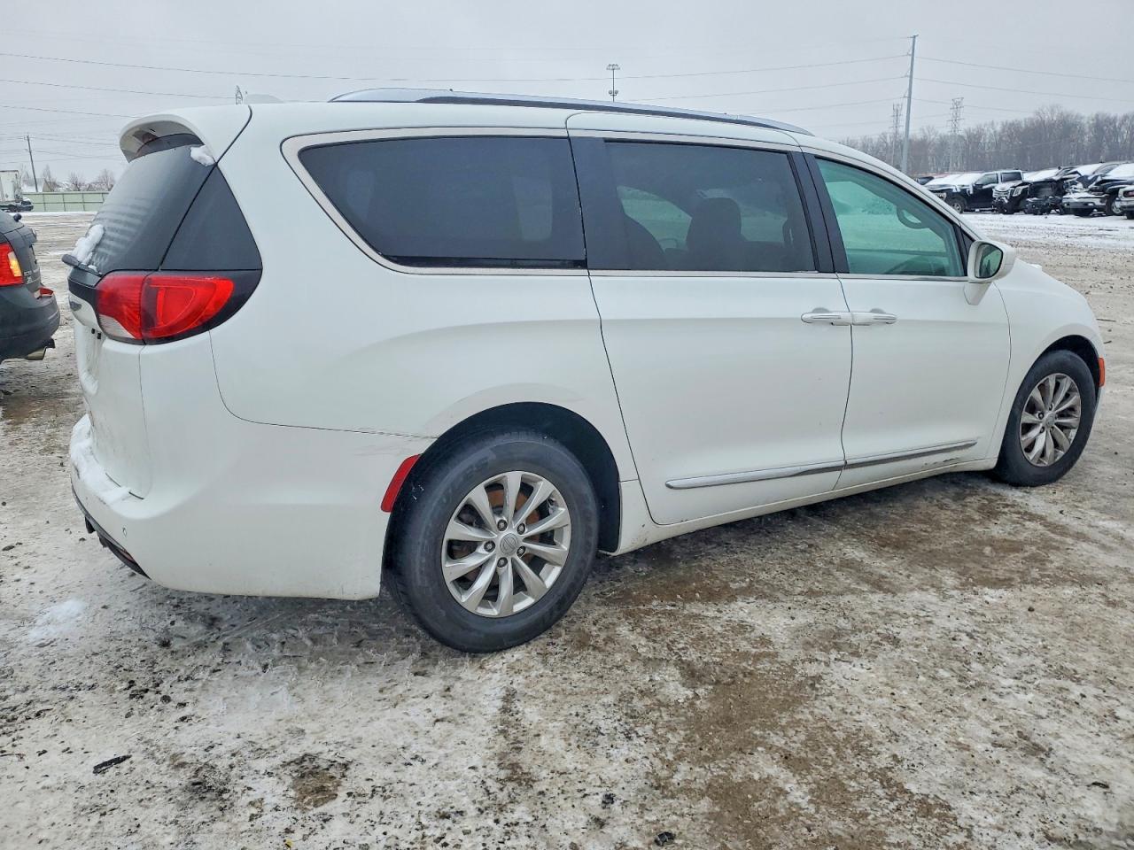 2019 Chrysler Pacifica Touring L - Фото 3