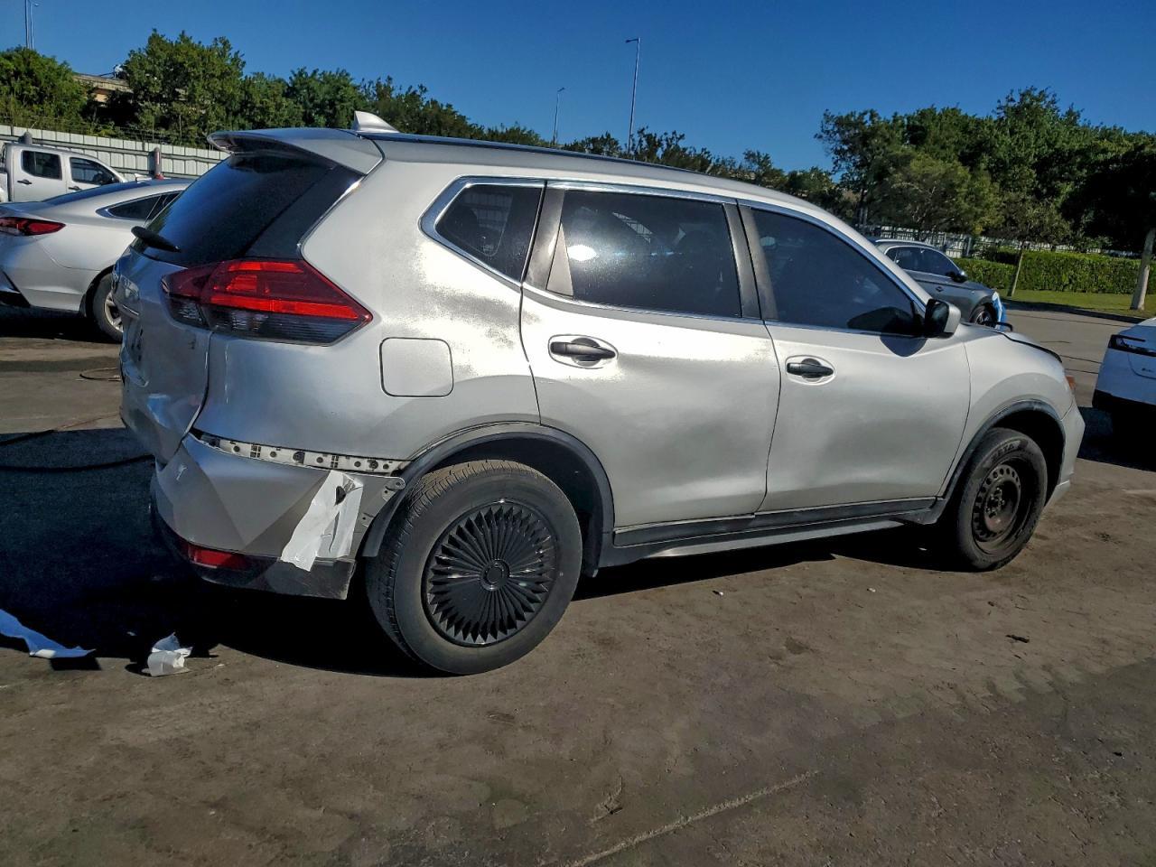 2017 Nissan Rogue S - Image 3