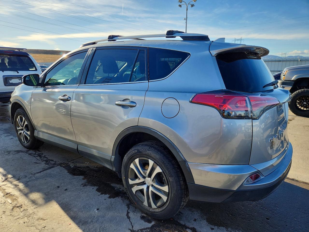 2016 Toyota Rav4 Le - Фото 2