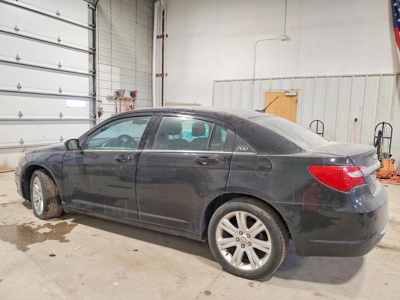 2011 Chrysler 200 Touring - Image 2