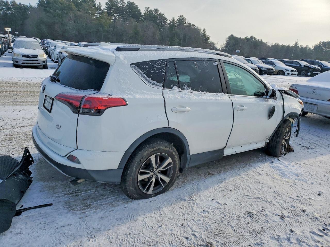 2018 Toyota Rav4 Xle - Image 3