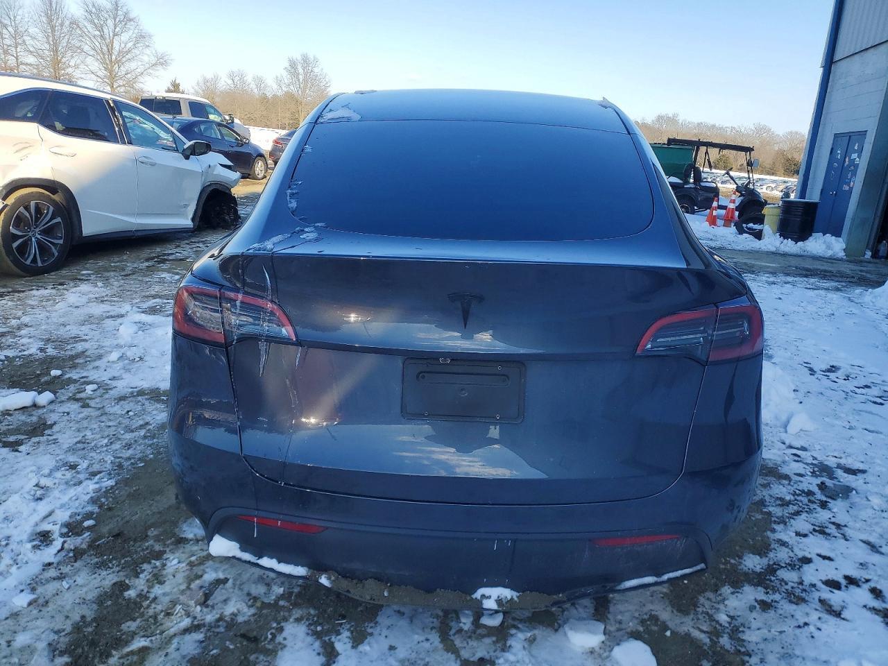 2025 Tesla Model Y - Image 6