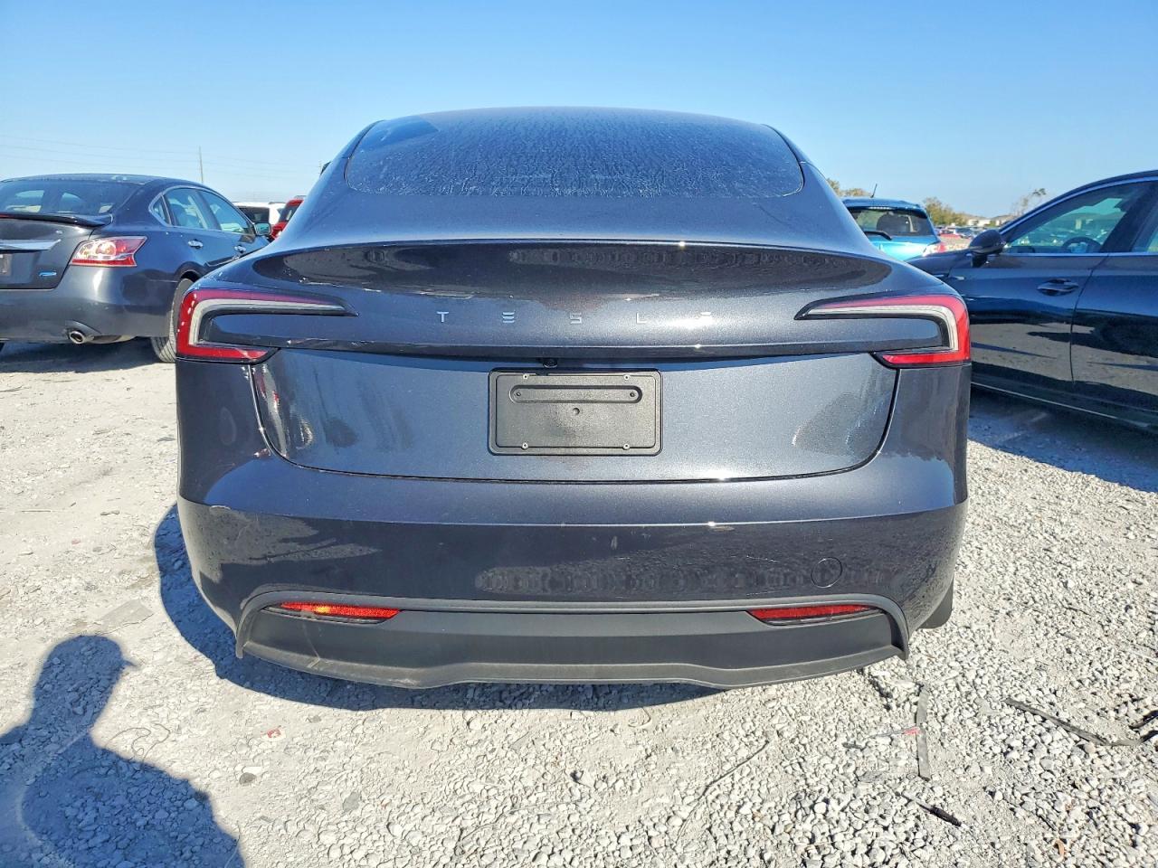 2025 Tesla Model 3 - Фото 6