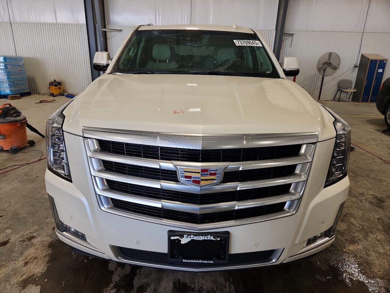 2015 Cadillac Escalade Luxury - Image 5