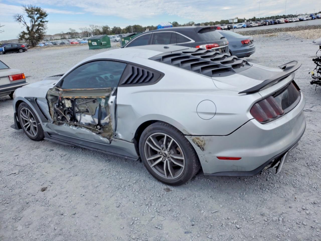 2015 Ford Mustang - Фото 2