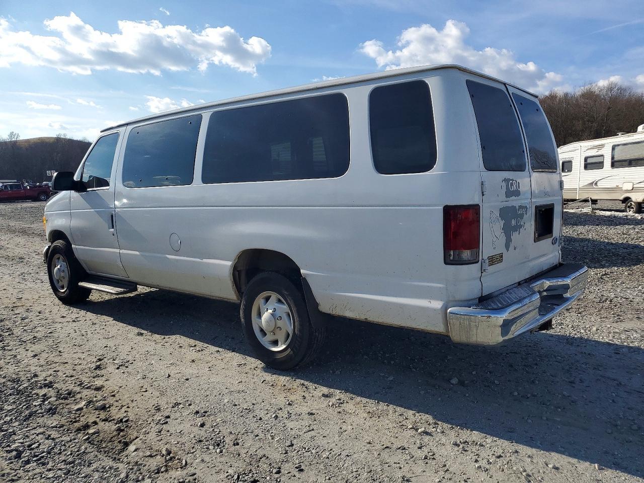 2002 Ford Econoline E350 Super Duty Wagon - Фото 2