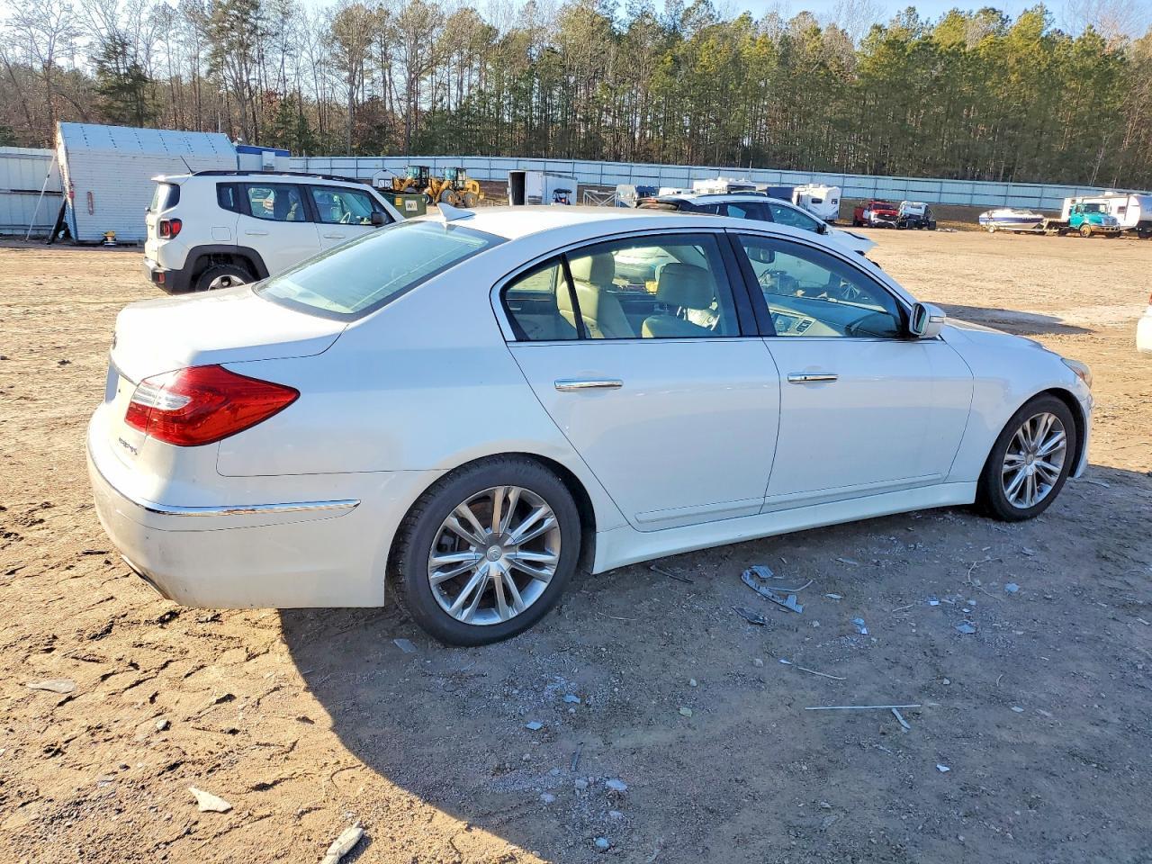 2013 Hyundai Genesis 3.8L - Фото 3