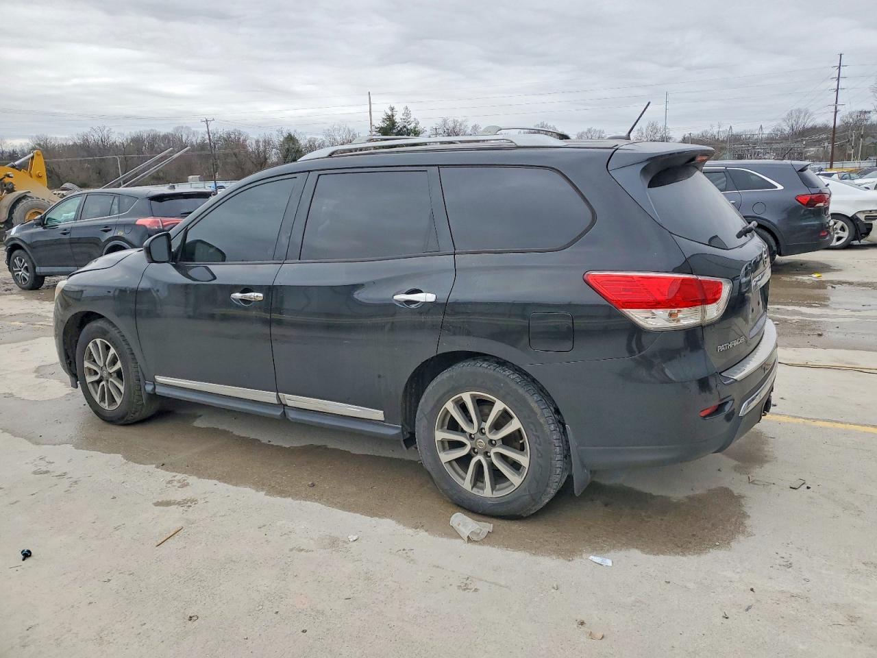2016 Nissan Pathfinder S - Фото 2
