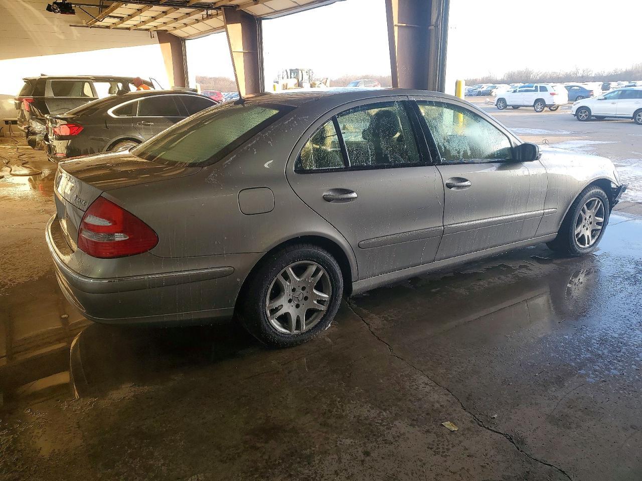 2006 Mercedes-Benz E 350 4Matic - Image 3