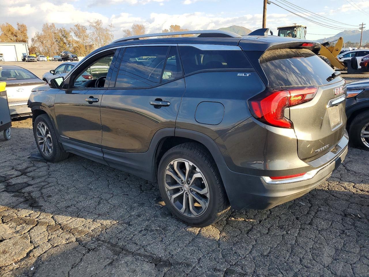 2021 GMC Terrain Slt - Фото 2