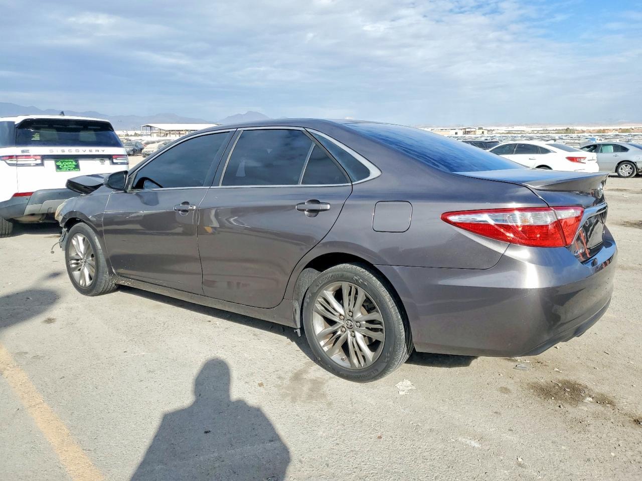 2015 Toyota Camry Se - Image 2