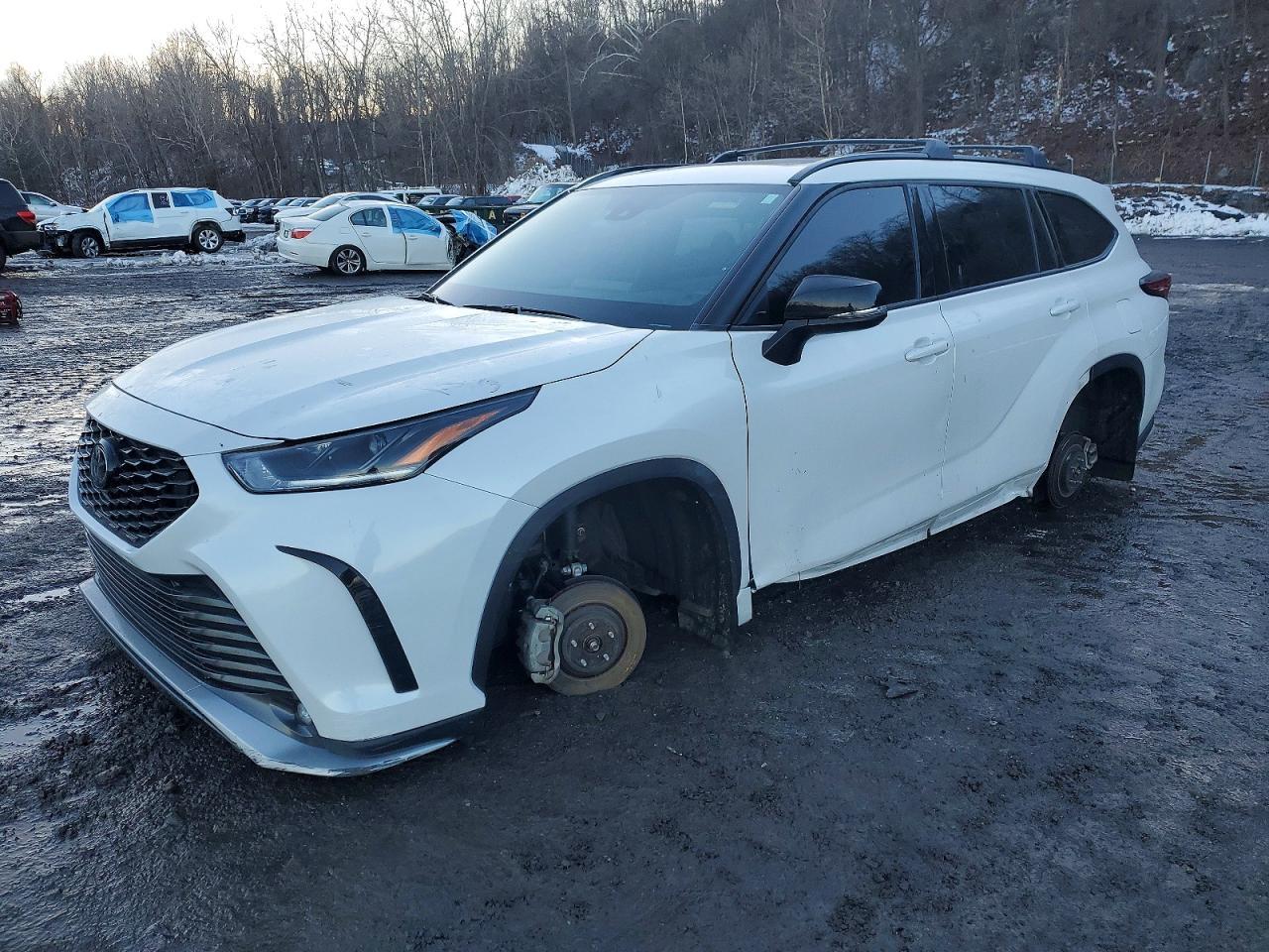2024 Toyota Highlander Le